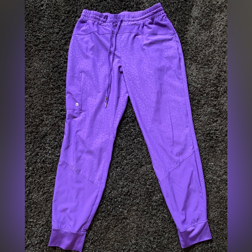 Barco One, women’s leopard print cargo joggers. Size M